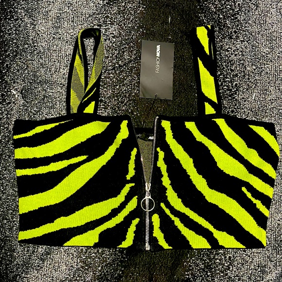 Fashion Nova Tops - Crop top